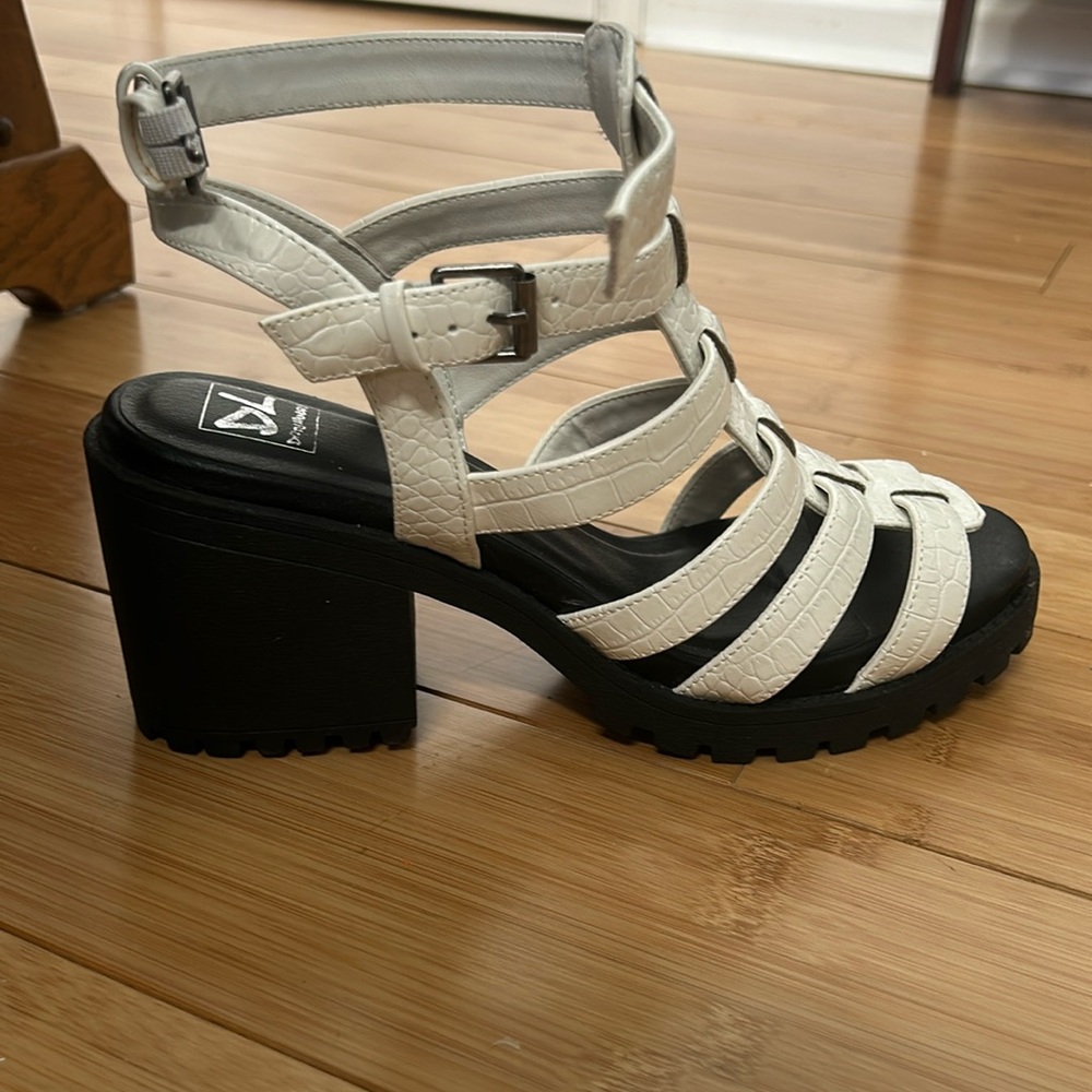 Dirty laundry wedges
